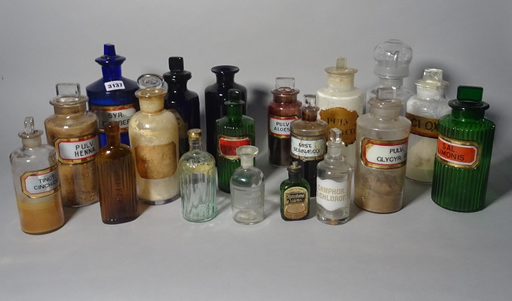 A large quantity of mostly 20th century glass apothecary jars, the largest 23cm high (qty).