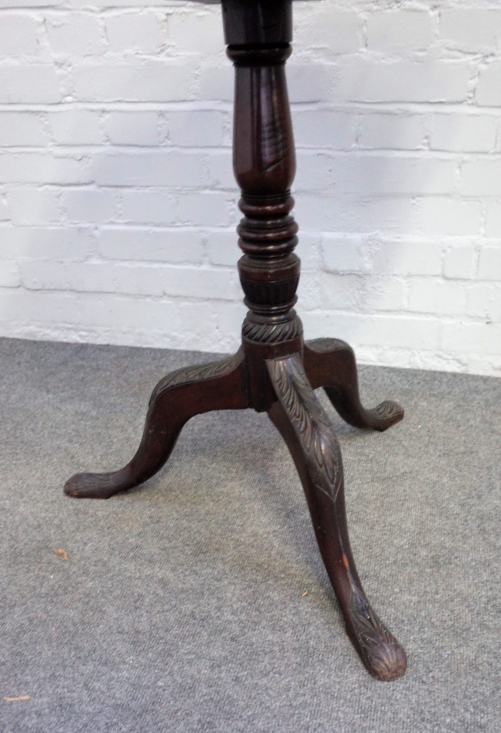 An 18th century Irish mahogany snap top piecrust occasional table on a tripod base, - Image 3 of 4
