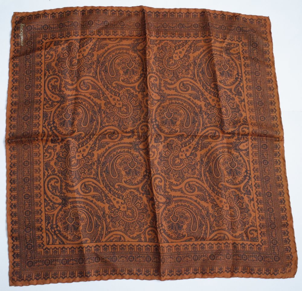 A large collection of twenty-five silk and wool scarves each printed with a paisley design, - Image 20 of 28