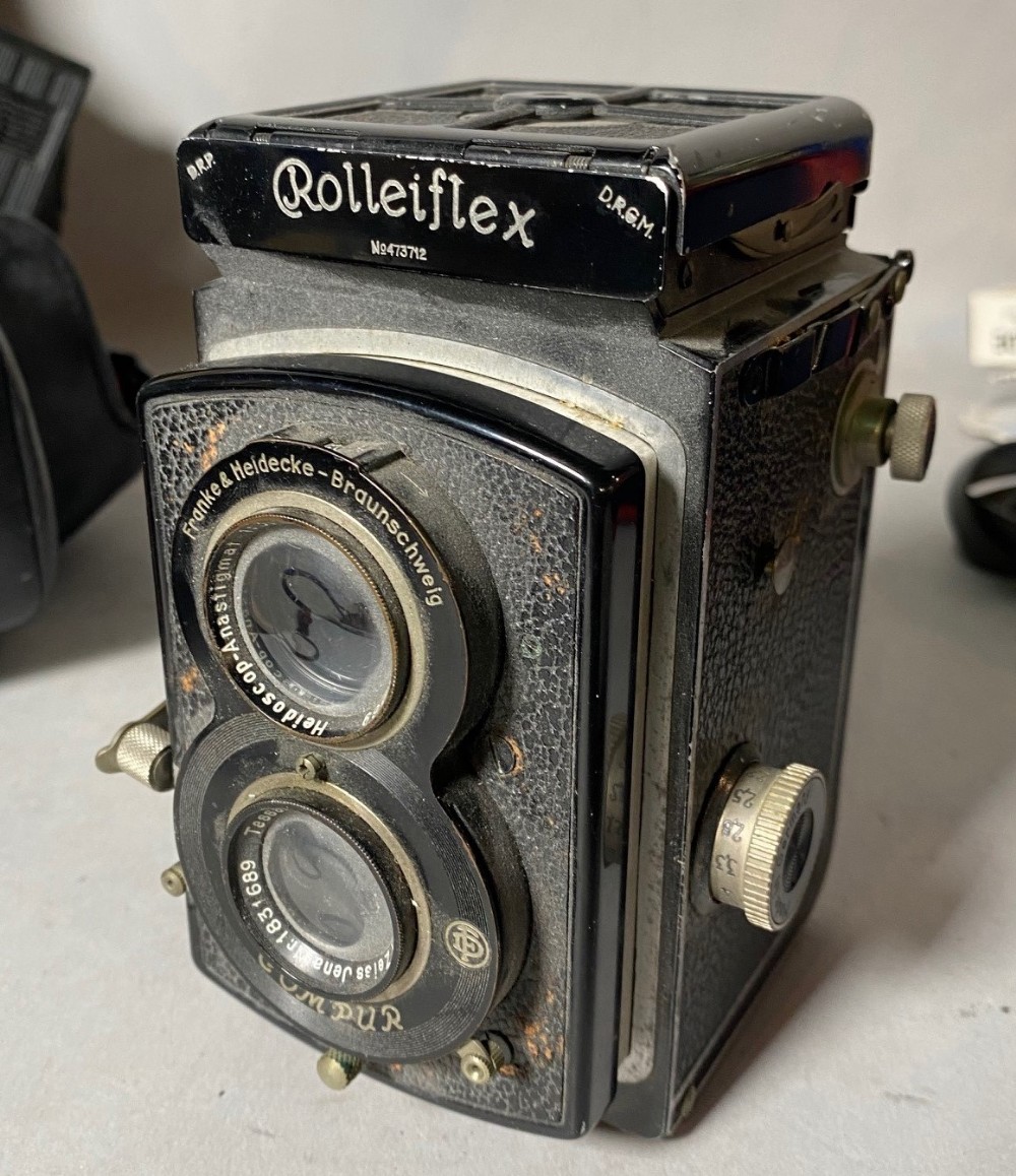 Collectables; a quantity of mid-20th century cameras and lenses, including Rolleiflex, Kodak, - Image 2 of 4