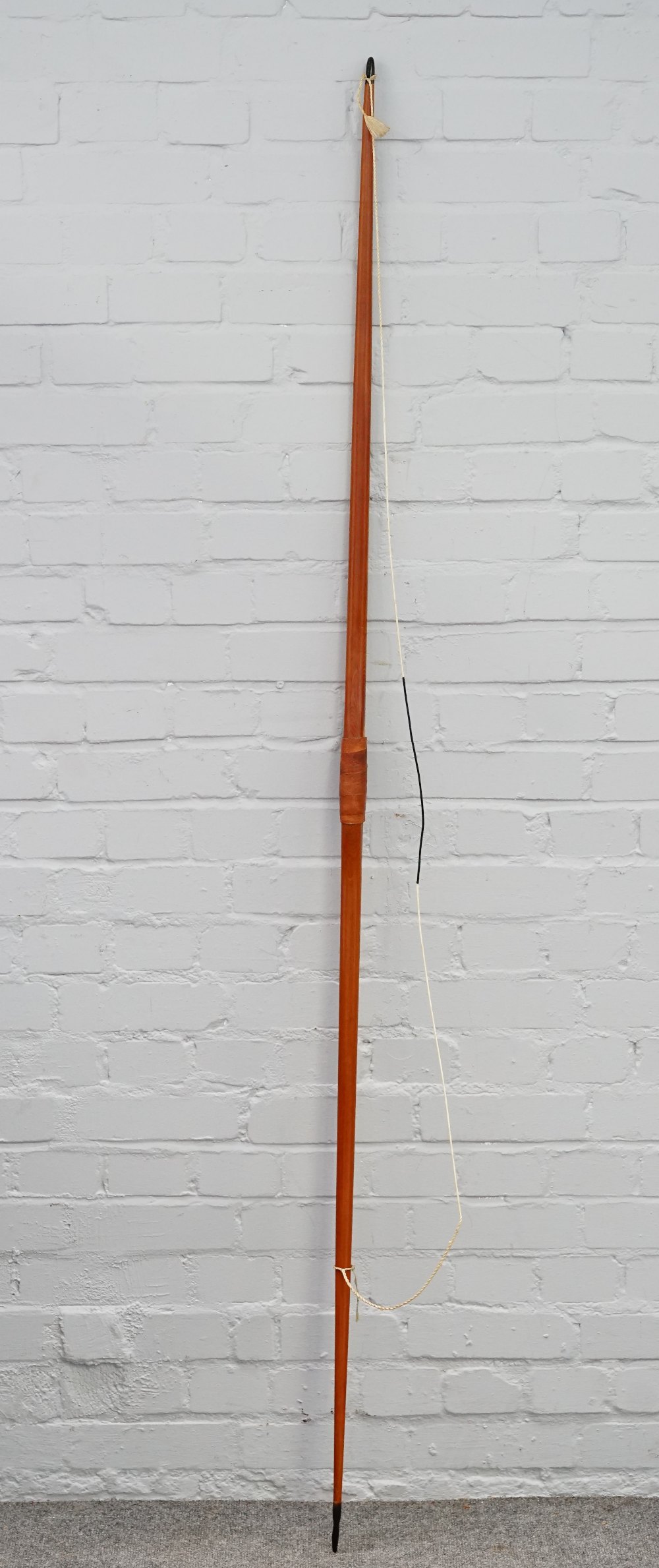 Archery: a Bickerstaffe English longbow with 48lb draw, length 195cm. - Bild 3 aus 6