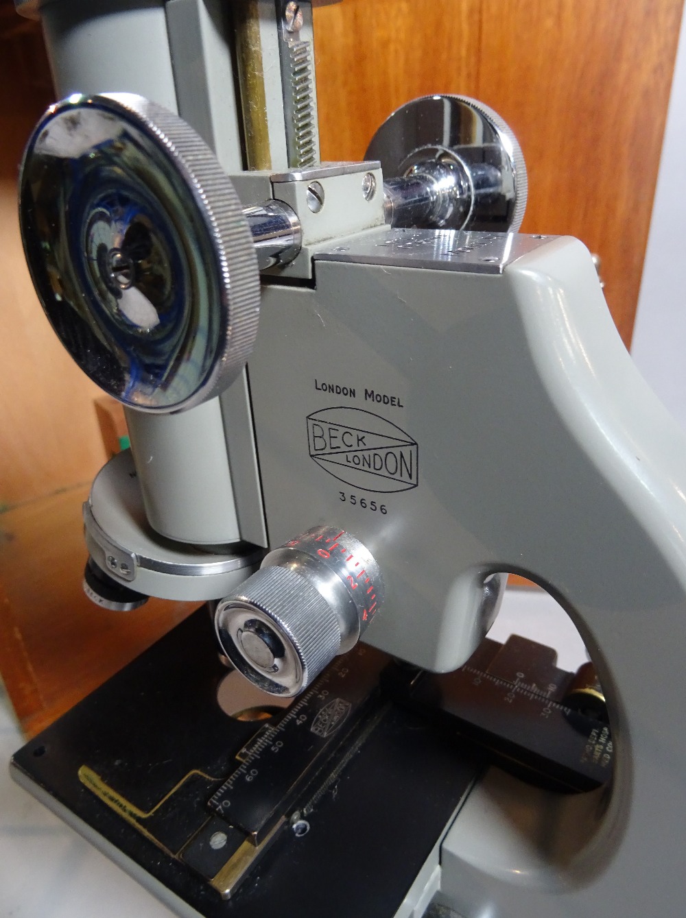 A Beck London Model 47 microscope, in the original fitted case. - Image 4 of 7