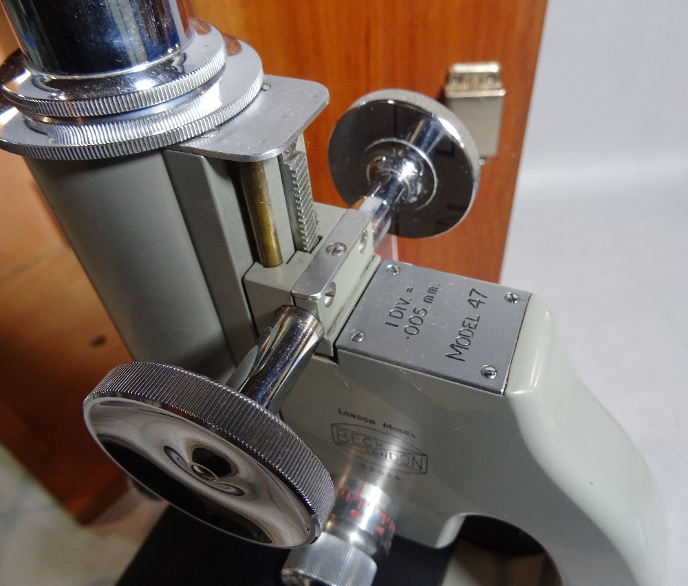 A Beck London Model 47 microscope, in the original fitted case. - Image 5 of 7