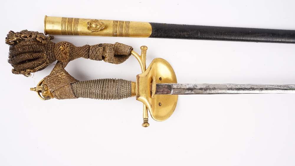 Three swords, comprising; a Victorian British Royal Naval officers sword, - Bild 10 aus 22