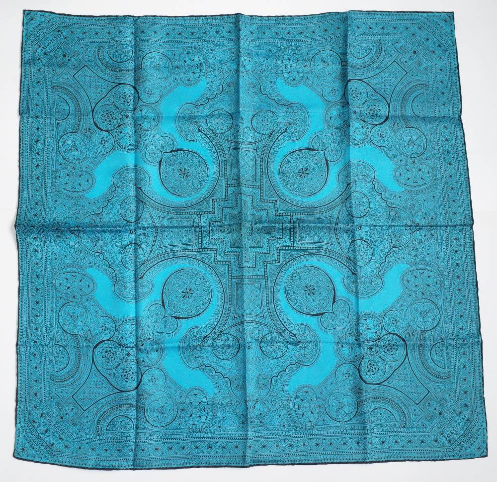 A large collection of twenty-five silk and wool scarves each printed with a paisley design, - Image 16 of 28