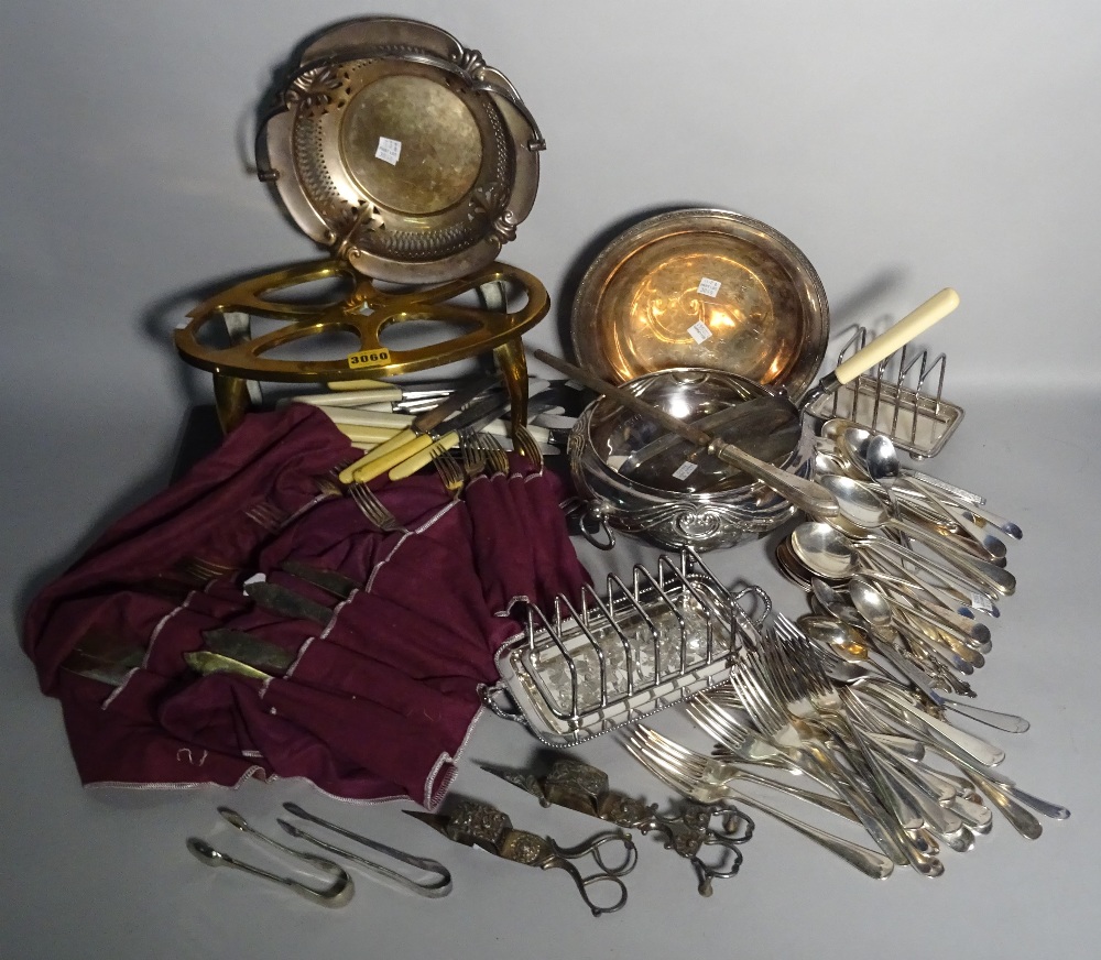 Silver plated wares, including toast racks, bowls, flatware and sundry, (qty). - Image 2 of 2