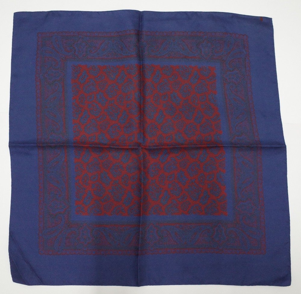 A large collection of twenty-five silk and wool scarves each printed with a paisley design, - Image 5 of 28