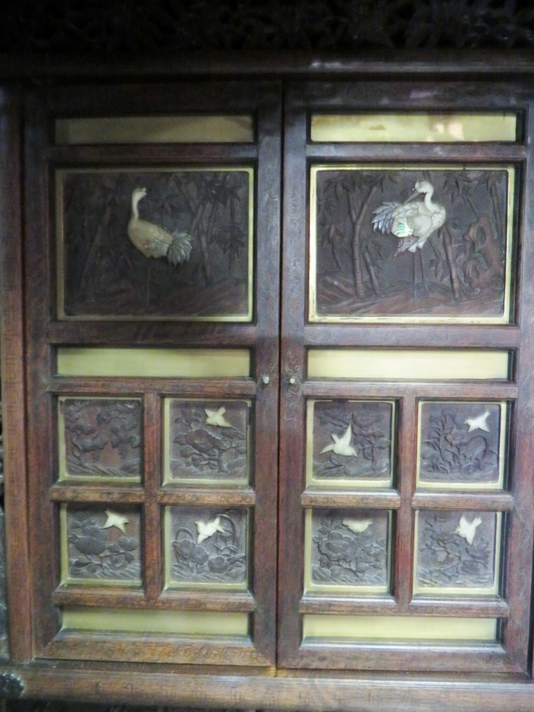 A fine quality Meiji period Japanese display cabinet, with shibayama filigree and carved panels, - Image 3 of 5