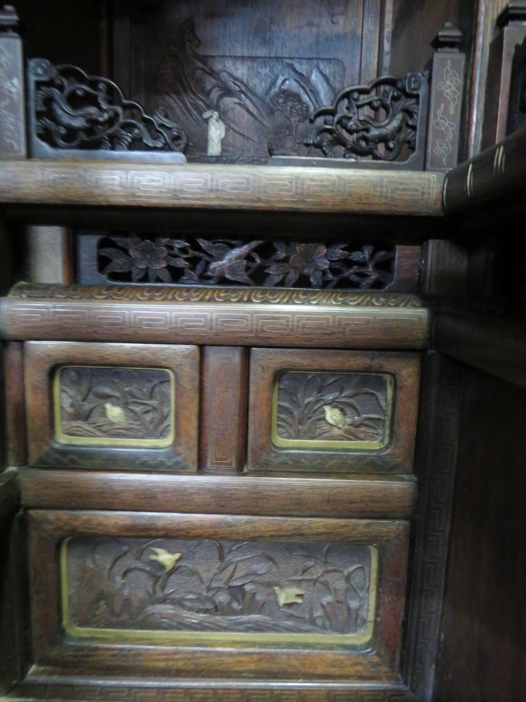 A fine quality Meiji period Japanese display cabinet, with shibayama filigree and carved panels, - Image 5 of 5