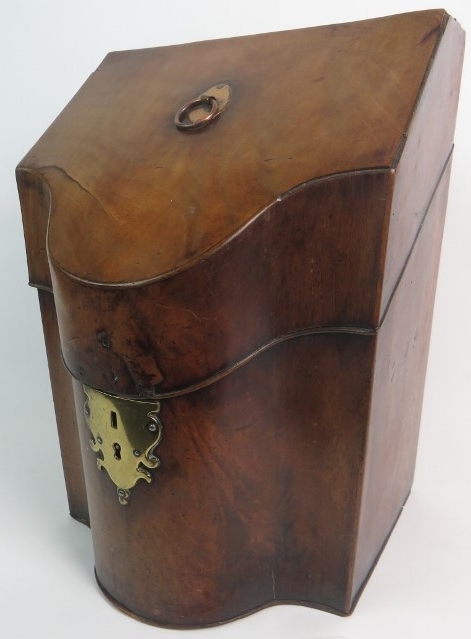 A Georgian knife box with original inter