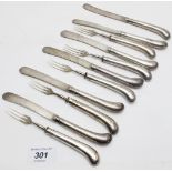 A set of 6 silver handled fruit knives a