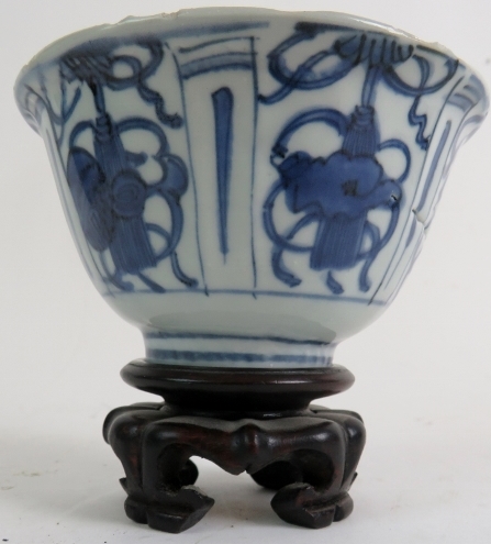 An antique Chinese blue and white porcelain bowl, in the Wanli style,