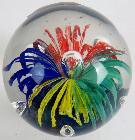 Six good decorative 20th century glass paperweights. - Image 16 of 19