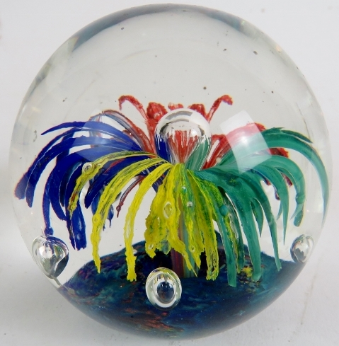 Six good decorative 20th century glass paperweights. - Image 15 of 19