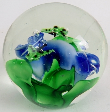 Six good decorative 20th century glass paperweights. - Image 12 of 19