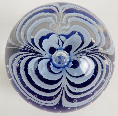 Six good decorative 20th century glass paperweights. - Image 11 of 19