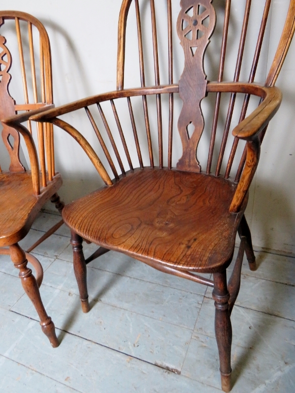 Two 19th Century country oak and elm wheel back armchairs with spindle upright supports over turned - Image 6 of 10