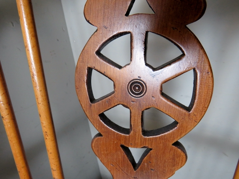 Two 19th Century country oak and elm wheel back armchairs with spindle upright supports over turned - Image 3 of 10