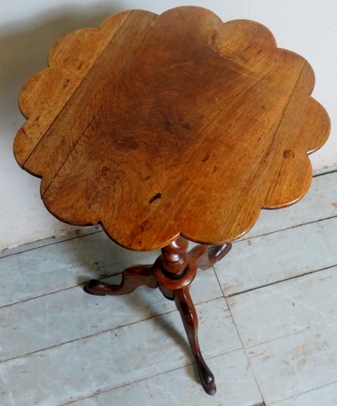 A 19th Century rosewood tripod wine table with corkscrew column and scalloped edge top over splayed - Image 2 of 2