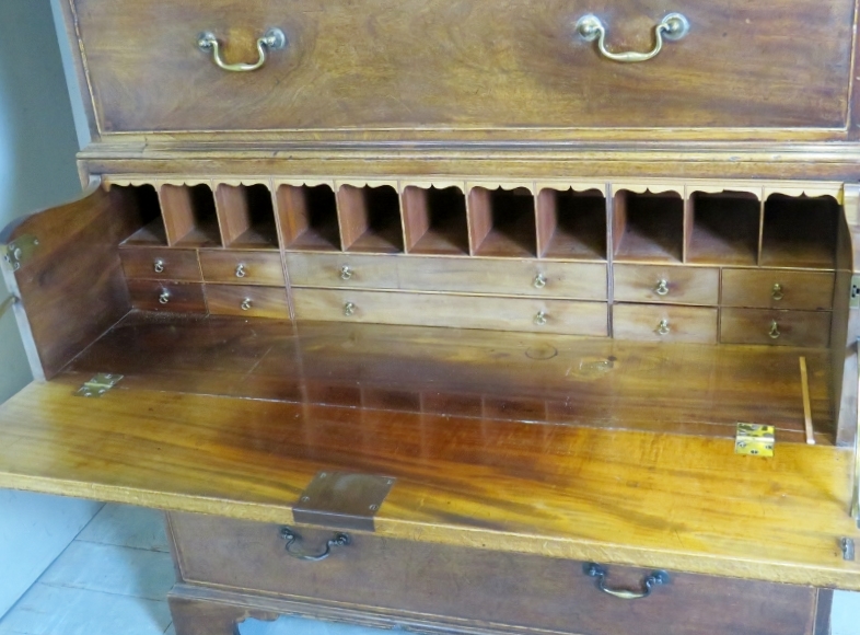 A Georgian mahogany secretaire chest on chest with two short over three long drawers to top and - Image 3 of 3