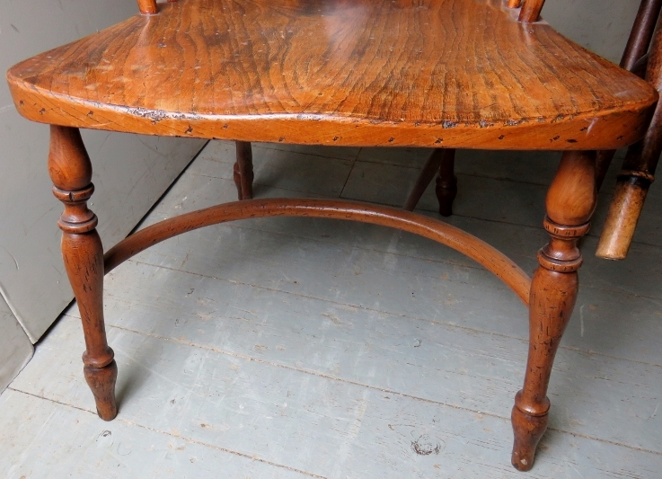 Two 19th Century country oak and elm wheel back armchairs with spindle upright supports over turned - Image 8 of 10