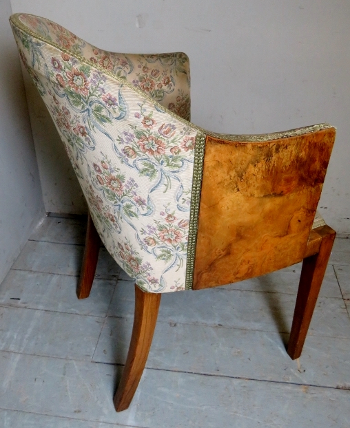 A 20th Century Art Deco style tub chair with walnut veneered sides and upholstered in a floral - Image 3 of 4