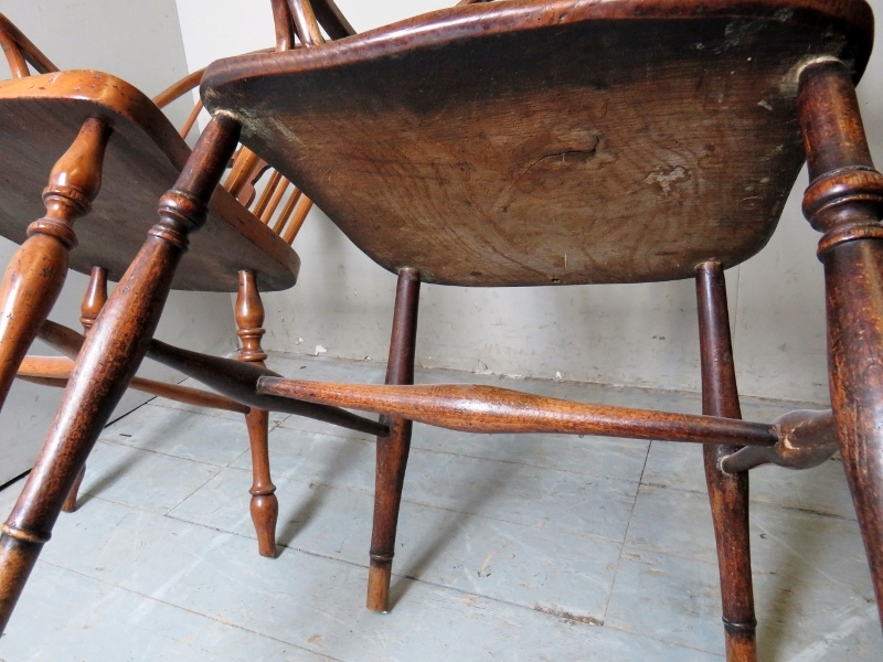 Two 19th Century country oak and elm wheel back armchairs with spindle upright supports over turned - Image 7 of 10