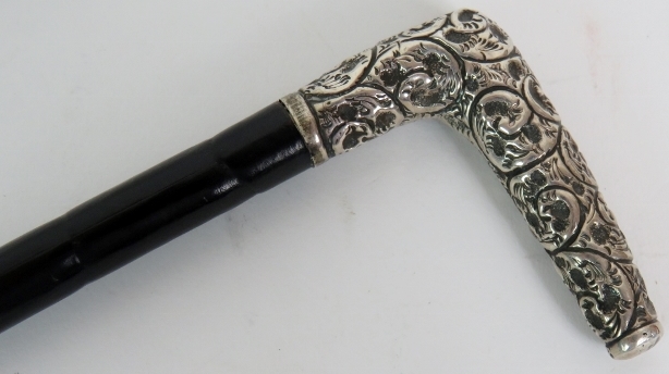 Hallmarked silver repousse handled ladies walking cane. Length 89cm. - Image 2 of 3