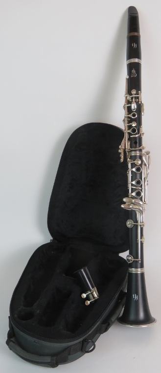 A Trevor .J. James series 5 clarinet in padded case. Condition report: No issues. - Image 3 of 3