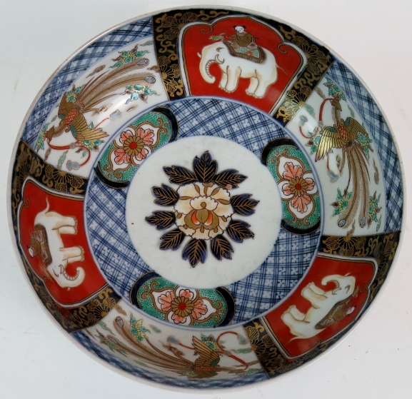 Set of 3, 19th Century Japanese porcelain bowls with elephant and lyre bird decoration. - Image 4 of 4