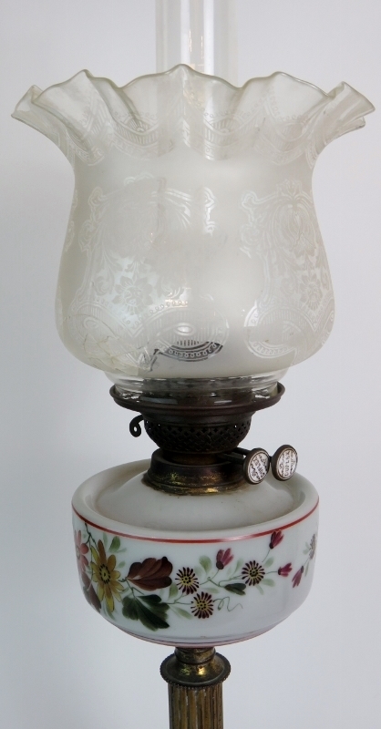 Late Victorian Duplex oil lamp. Hand painted reservoir and etched shade on a ceramic base. - Image 2 of 6