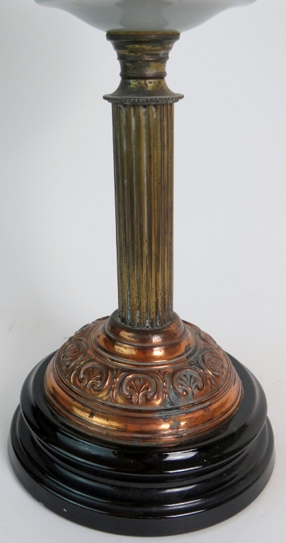 Late Victorian Duplex oil lamp. Hand painted reservoir and etched shade on a ceramic base. - Image 3 of 6