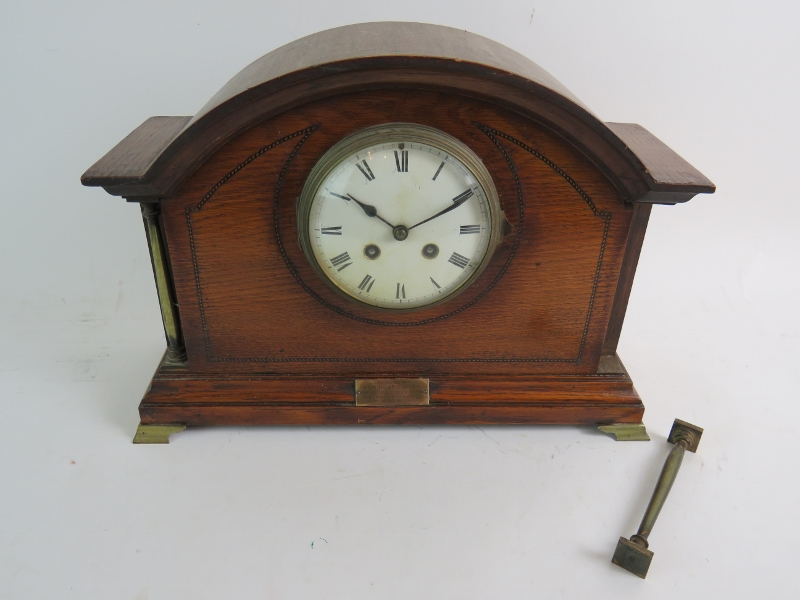 A French oak cased striking mantel clock - Image 5 of 7