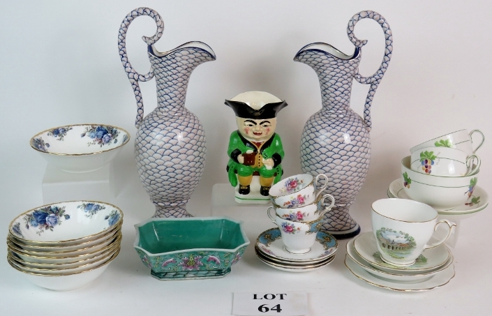 A mixed lot of ceramics including a pair