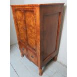 A good quality 20th Century burr walnut