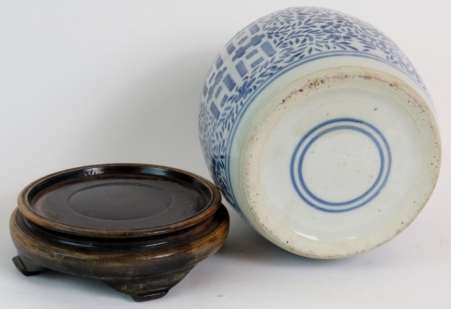 A Kangxi style Chinese porcelain vase wi - Image 6 of 6