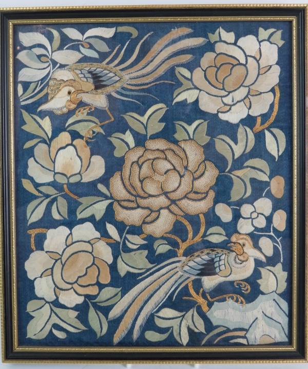 A small Chinese silk panel in glazed frame. - Image 2 of 4