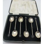 A set of six silver coffee bean terminal coffee spoons, Sheffield 1928, boxed, good condition.