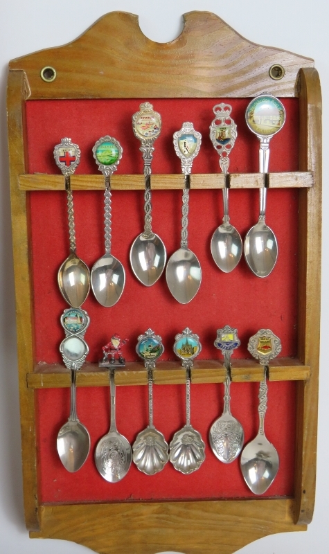 A large quantity of antique and vintage cutlery including a boxed canteen, - Bild 3 aus 7