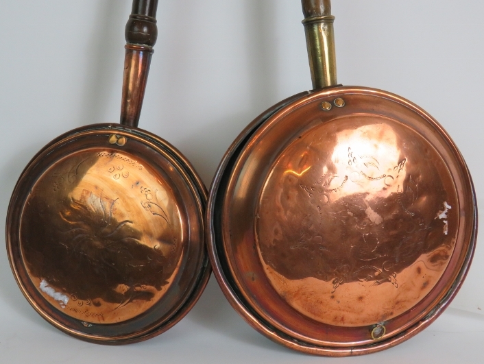 Two 19th Century heavy gauge copper bed warming pans with turned hardwood handles. Length: 108cm. - Image 2 of 4