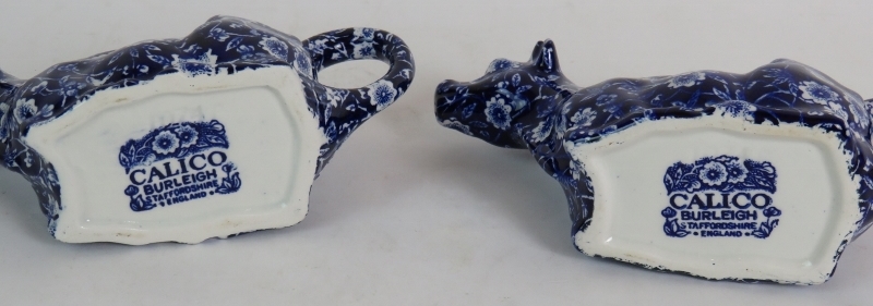 A pair of blue + white Burleigh Staffordshire calico cow creamers. Condition report: No issues. - Bild 3 aus 3