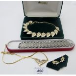 An assortment of jewellery to include a yellow metal paste pendant, necklace and matching earrings,