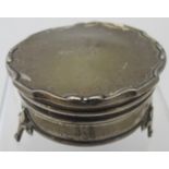 A silver circular ring box/trinket box, with gilded inner lid, Birmingham 1923,