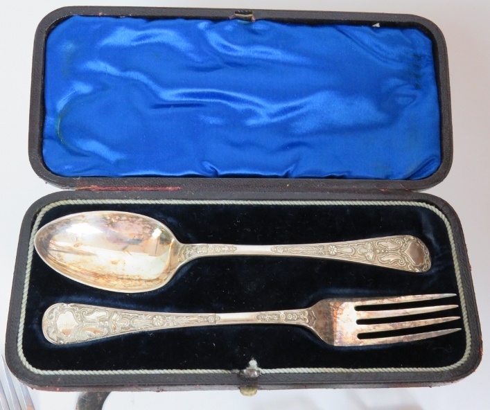 A large quantity of antique and vintage cutlery including a boxed canteen, - Bild 5 aus 7