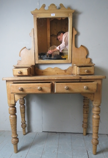 A Victorian pine dressing table with a central mirror to top over two small drawers and having two - Image 4 of 4