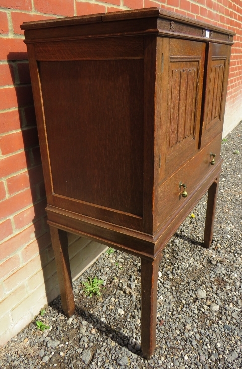 A period-style oak collectors cabinet with linen fold panelled doors opening to reveal an - Image 5 of 5