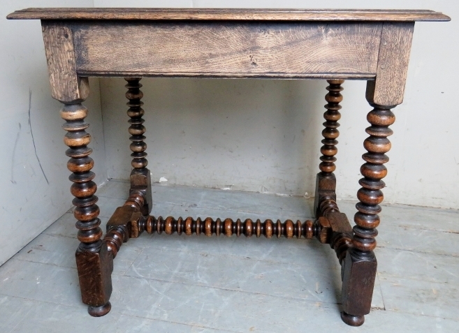 A good quality Bylaws replica 17th Century style side table with a single frieze drawer having - Image 5 of 6