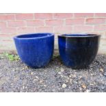 Two small garden pots, both finished in dark blue. Condition report: Both appear in good order.