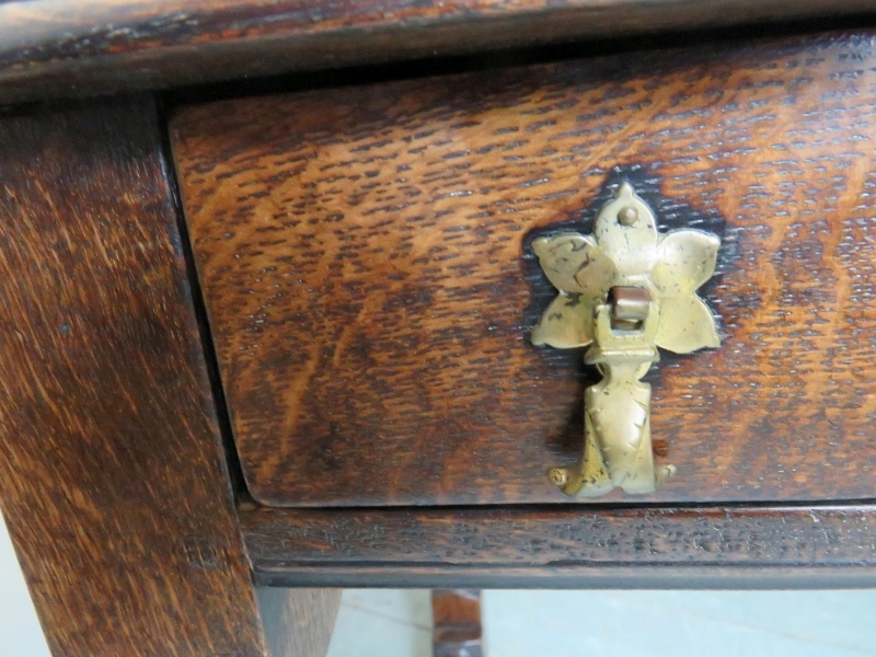 A good quality Bylaws replica 17th Century style side table with a single frieze drawer having - Image 2 of 6