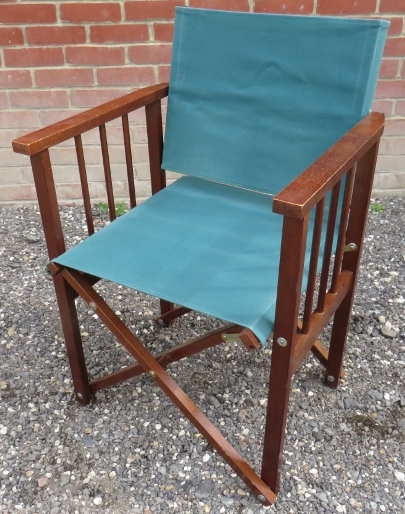 A set of four vintage folding director's chairs with green material to back and seats and complete - Image 2 of 4